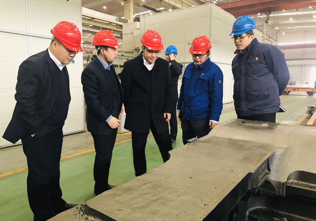 鄭州煤礦機械集團公司經(jīng)理張新紅到西煤機公司考察交流_副本.jpg