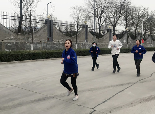 營(yíng)銷(xiāo)公司組隊(duì)參加公司舉辦的職工環(huán)園路跑賽