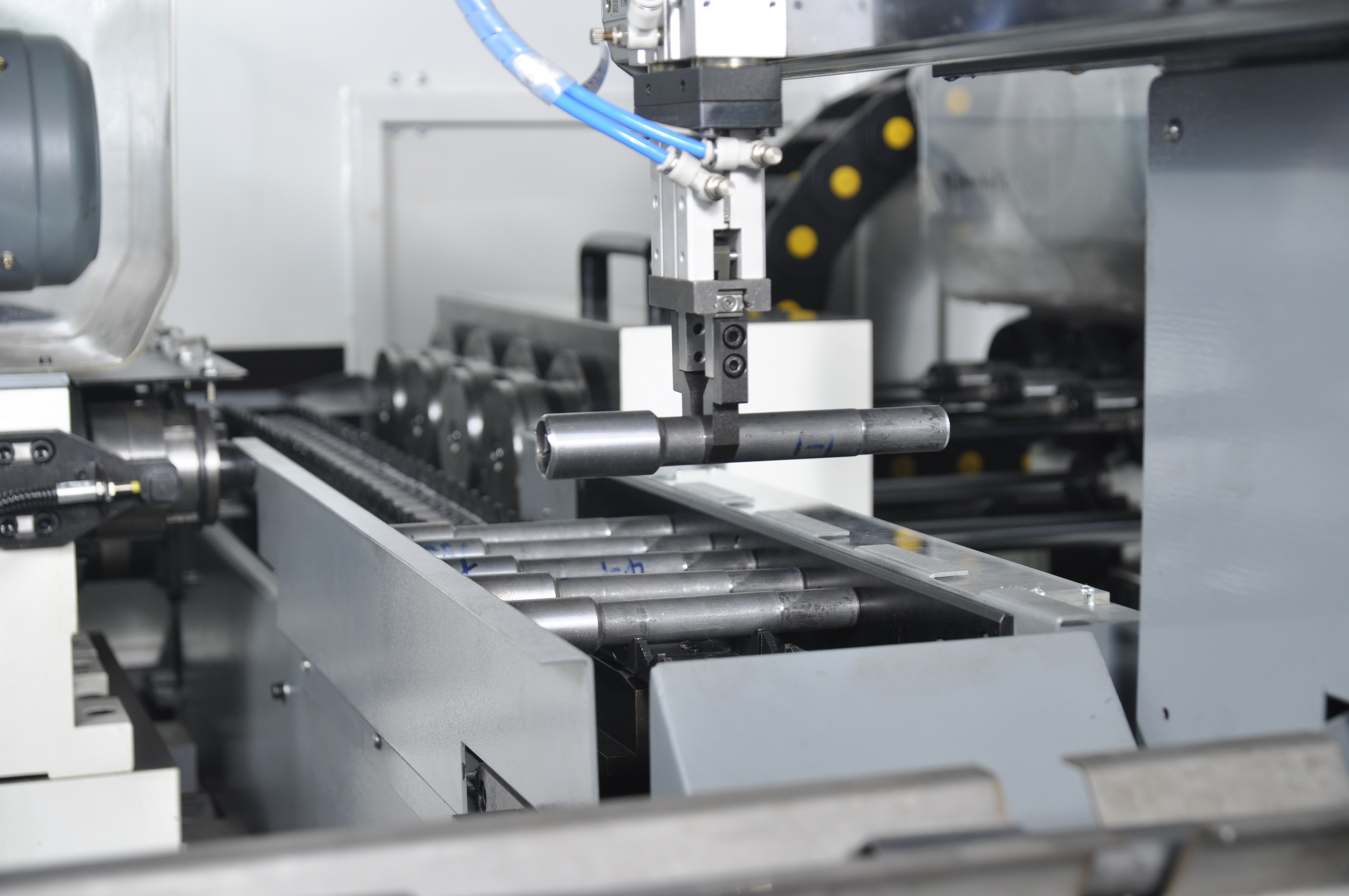 ZK2115×4BC/500A 深孔鉆床配置桁架機(jī)械手，加工輸入軸單機(jī)自動化